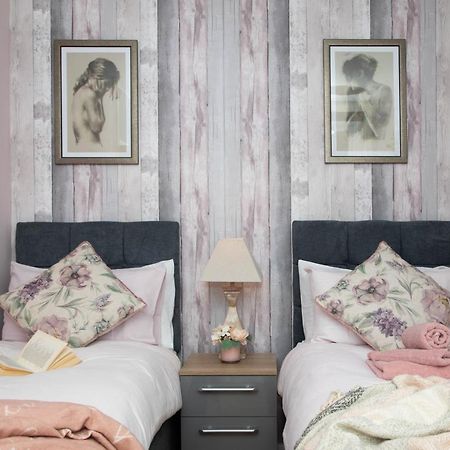 Cosy 3 Bedroom House - Private & Central - Ultra Wifi Canterbury Eksteriør bilde