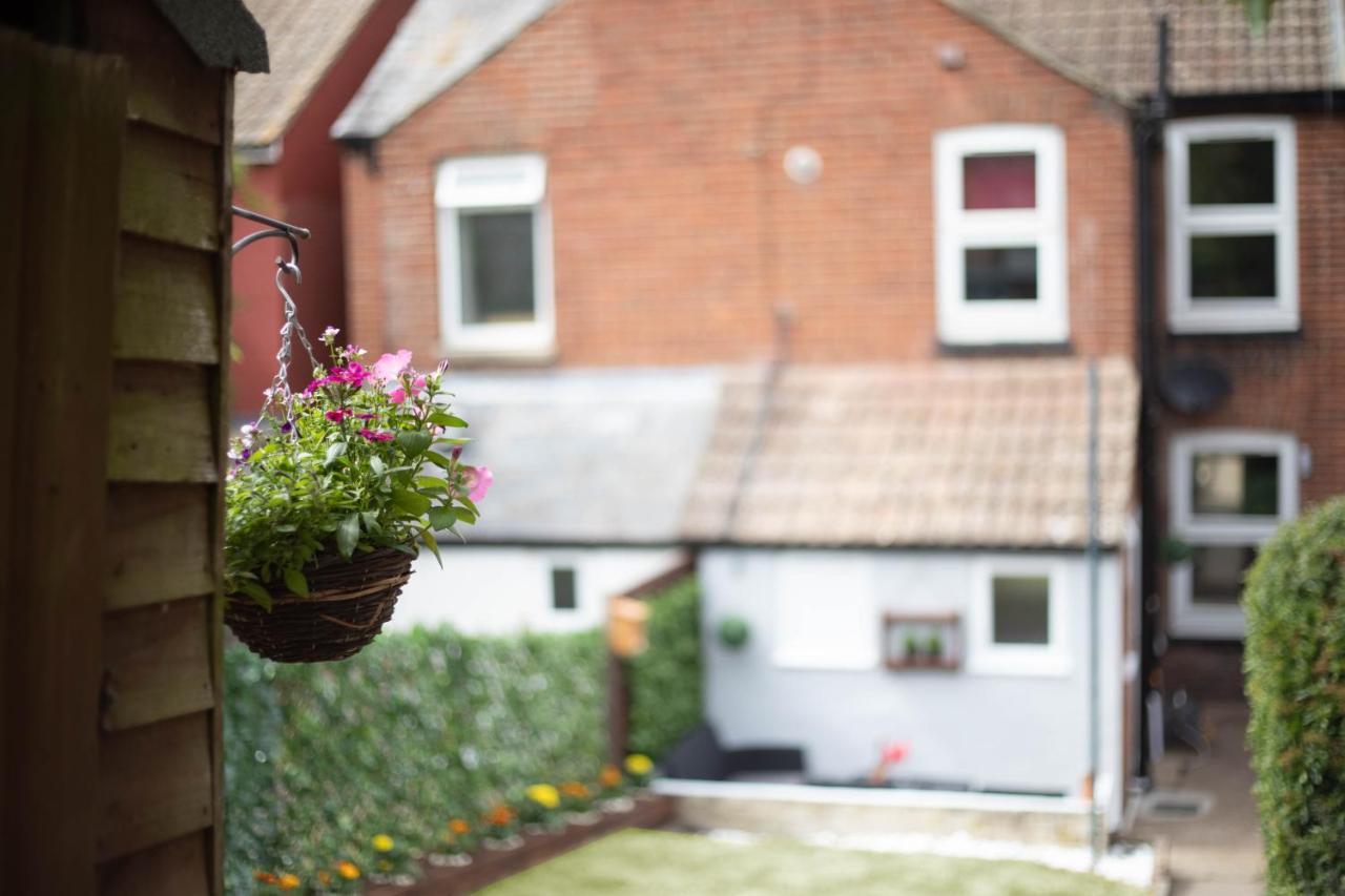 Cosy 3 Bedroom House - Private & Central - Ultra Wifi Canterbury Eksteriør bilde