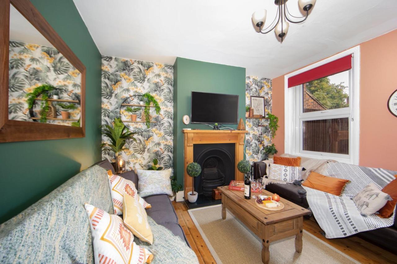 Cosy 3 Bedroom House - Private & Central - Ultra Wifi Canterbury Eksteriør bilde