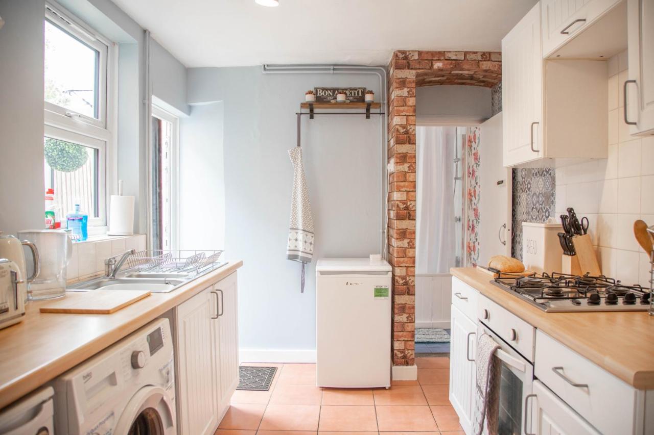 Cosy 3 Bedroom House - Private & Central - Ultra Wifi Canterbury Eksteriør bilde
